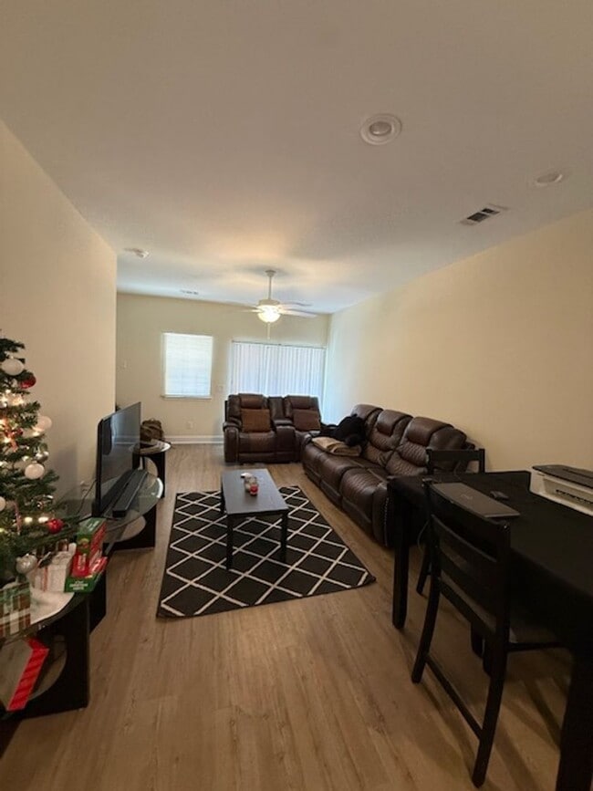 Building Photo - Two Bedroom Townhome