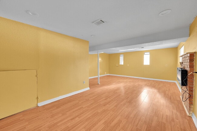 Building Photo - $2,795.00  - 4 Beds, 2 Baths, Single Famil...