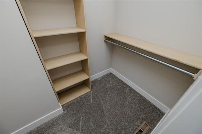 Building Photo - Brand New 5 bed/3.5 bath