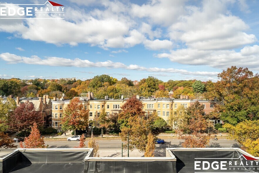 Building Photo - 1731 Beacon St