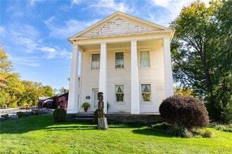 Building Photo - 604 E Seneca St