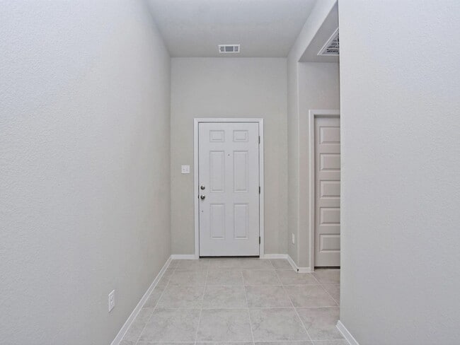 Building Photo - 4 BR / 2 BA - 1813 SF One-Story Home - Lago Vista!