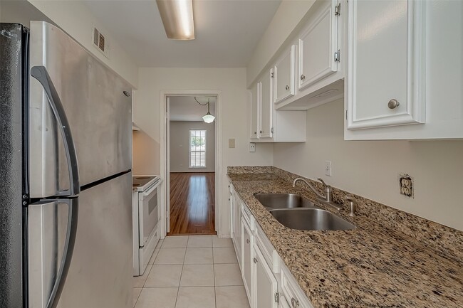 Building Photo - 6402 Del Monte Dr