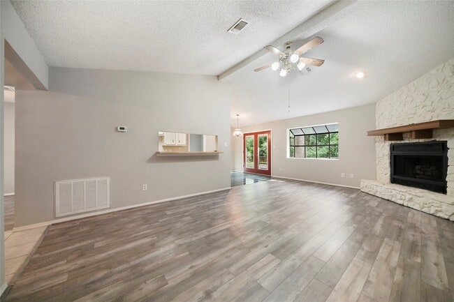 Building Photo - 3134 Village Park Dr