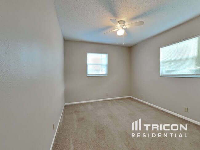 Building Photo - 10951 110th Ave N