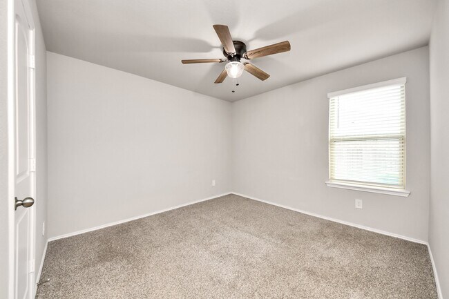 Building Photo - 40522 Winter Grass Bnd