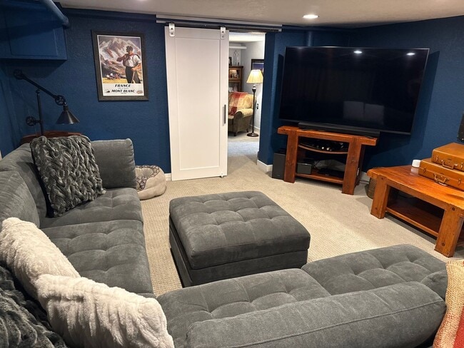 Building Photo - LOCATION LOCATION! This stunning remodeled bungalow has 4-beds and 2-baths w/ an office and is lo...