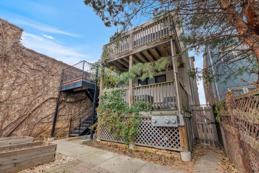 Building Photo - 4532 N Damen Ave