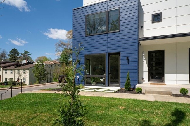 Building Photo - 981- 987 Fifth Street SW