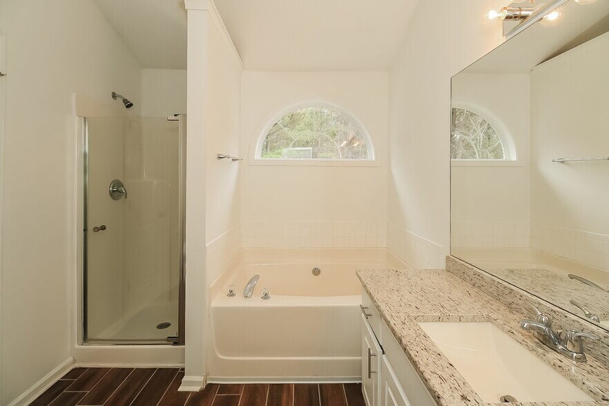 Building Photo - 1801 Portwest Way