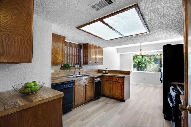 Building Photo - 9427 Braeburn Glen St