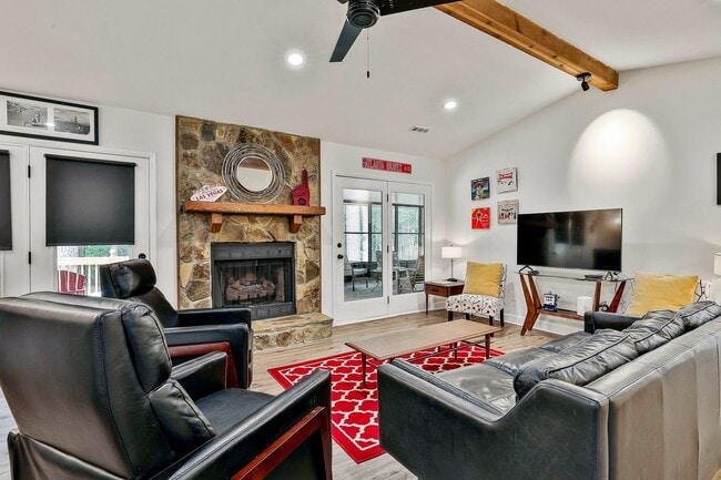 Building Photo - Charming 3 Bed / 2 Bath Furnished Ranch in One of Peachtree City's Most Scenic Settings