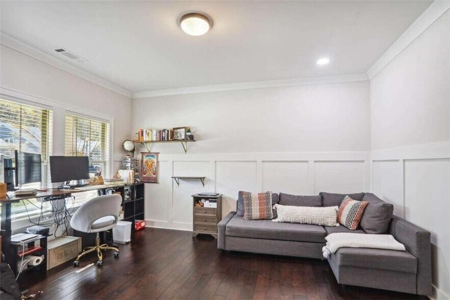 Building Photo - 1122 Hibiscus Way SW