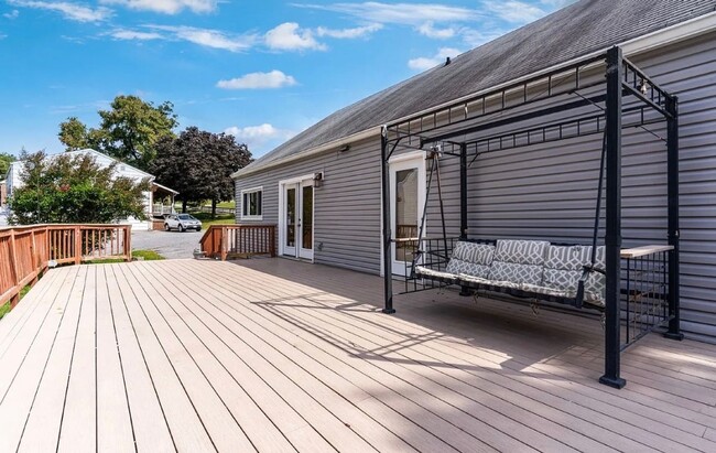 Building Photo - Charming 5 Bedroom/3 Bathroom Home with Large Finished Basement in Catonsville, MD!