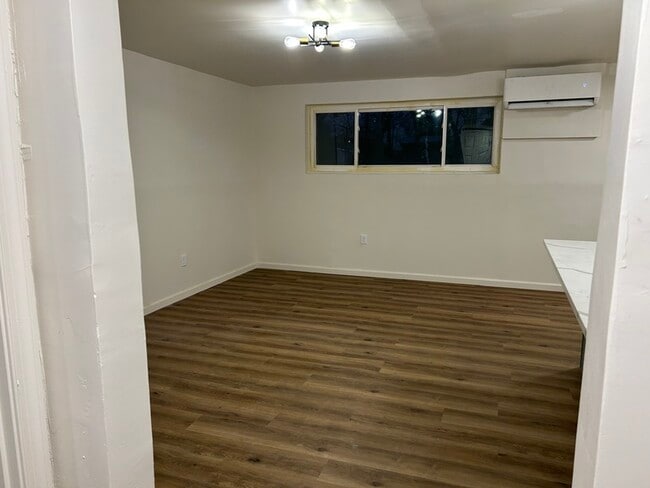 Building Photo - 301X Dupont Ave