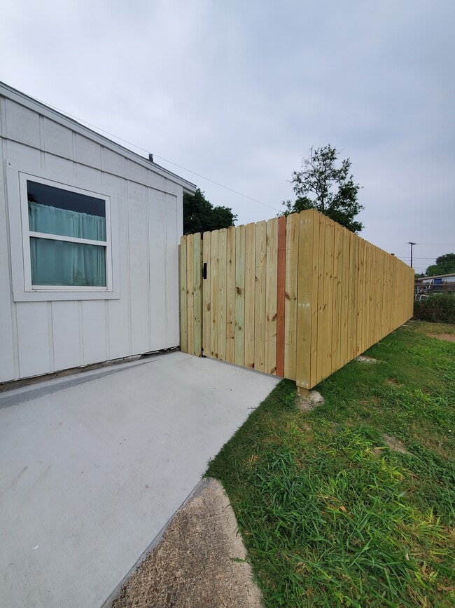 Building Photo - 66 E Ringgold St