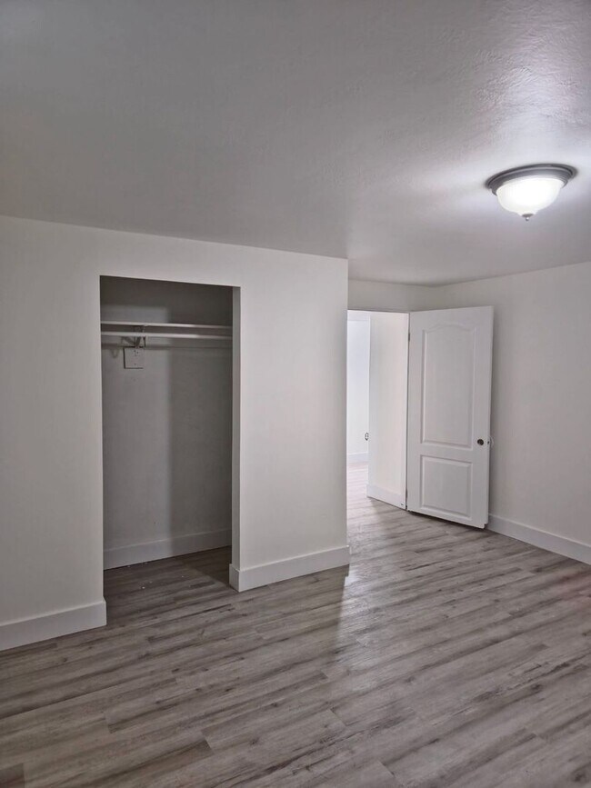 Building Photo - 3723 Kewanee Dr