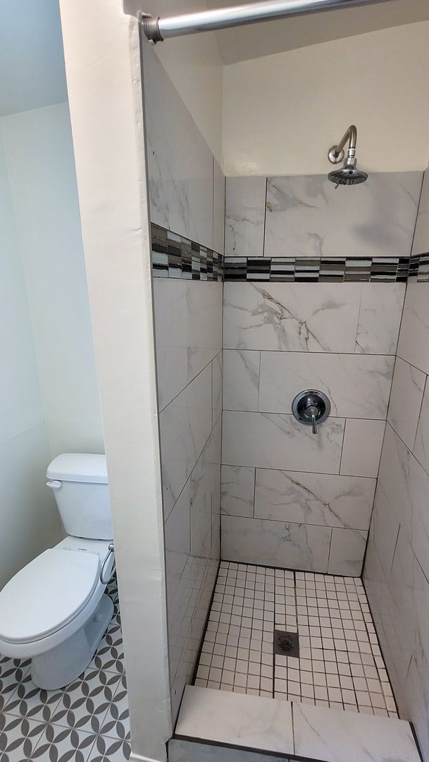 Building Photo - Vacancy at Whittier Duplex!