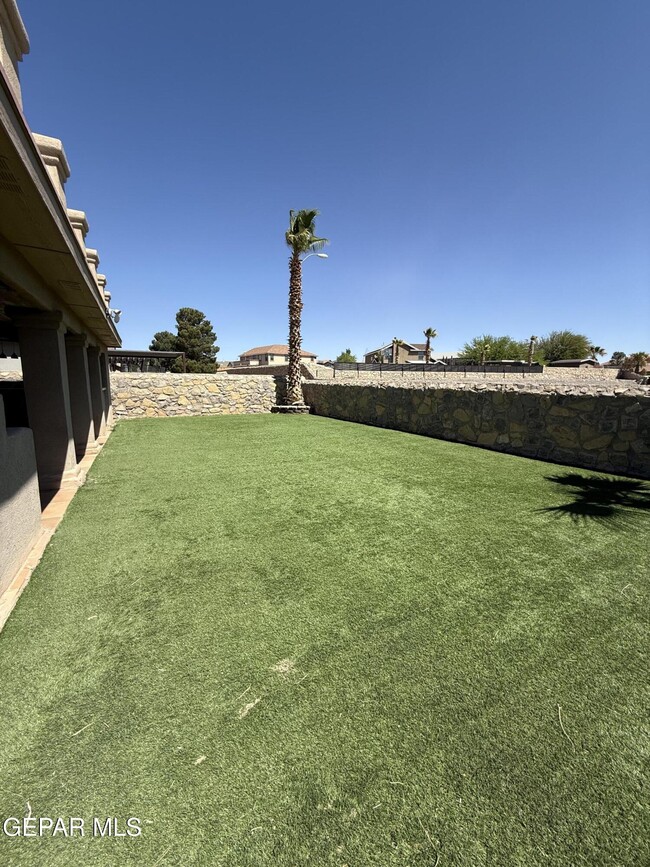 Building Photo - 12557 Paseo Lindo Dr
