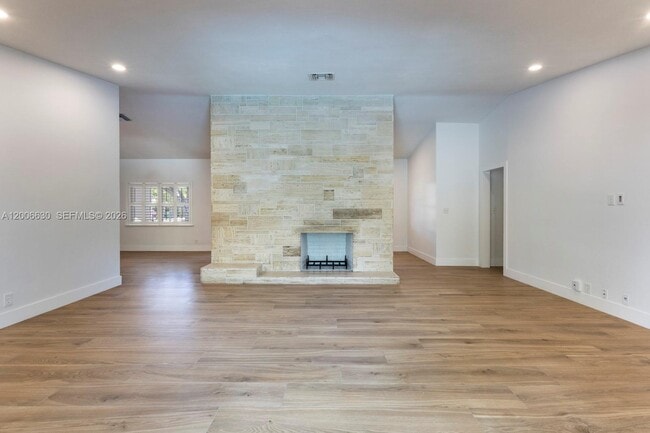 Building Photo - 13050 SW 71st Ave