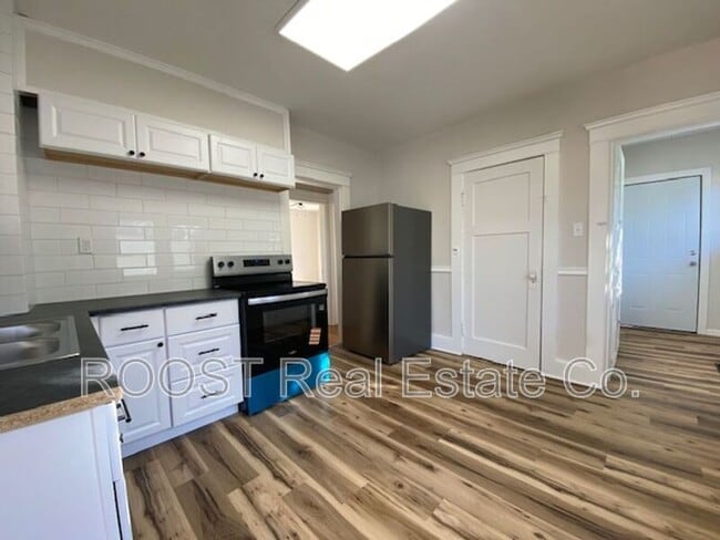 Building Photo - 372S Douglas Ave.