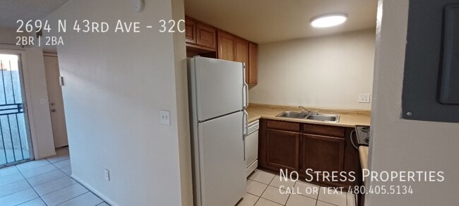 Building Photo - 2 Bed Condo at 43rd Ave and Thomas!