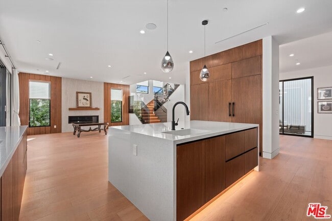 Building Photo - 4708 Noble Ave