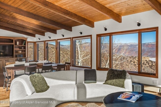 Building Photo - 2227 Juniper Hill Rd