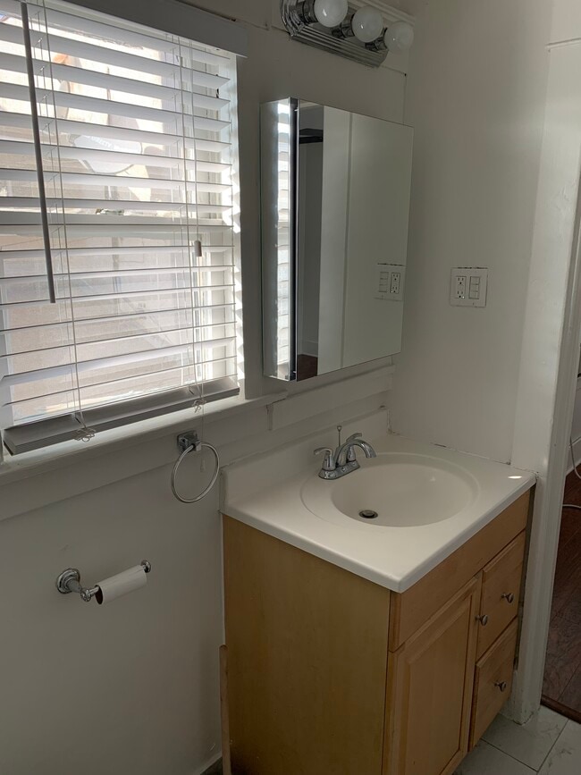Bathroom - 4600 Melbourne Ave
