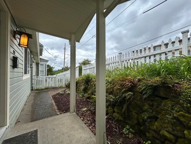 Building Photo - Tranquil 1 Bed, 1 Bath House!