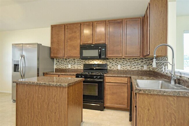 Building Photo - 811 Encinita Dr