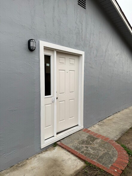 Building Photo - 661 Oldham Way