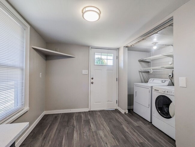 Building Photo - **Move-In Special** Move in ready 3 bed 1 bath home w/main level bedroom