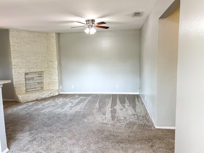 Building Photo - 9703 Roxanna Dr