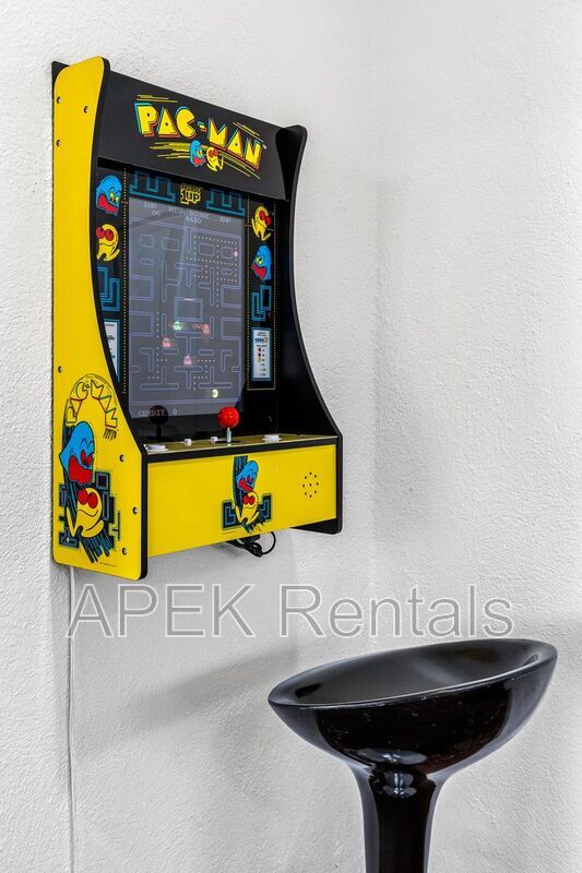 Building Photo - 980 N Buttonwillow Cir