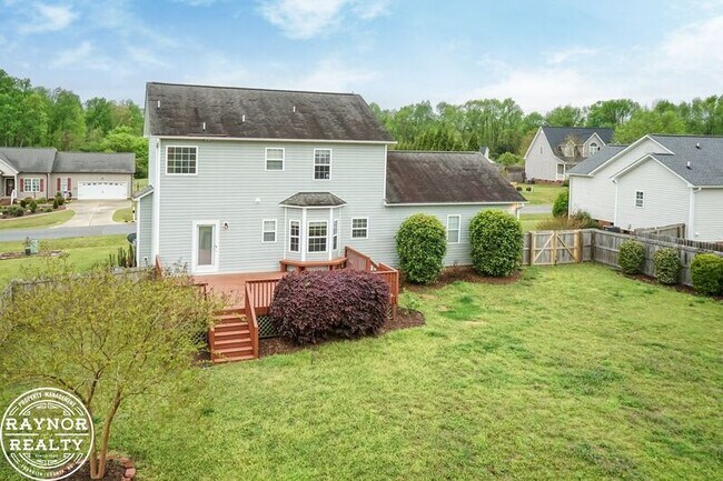 Building Photo - 335 Moonlight Dr