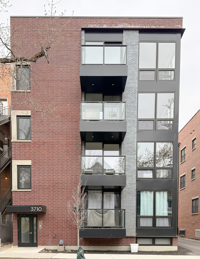 Building Photo - 3710 N Kenmore Ave