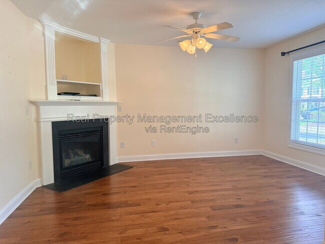 Building Photo - 305 Holly Thorn Trace