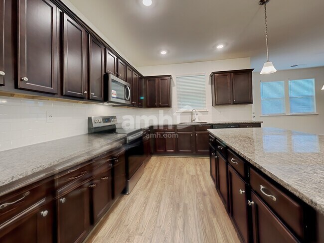 Building Photo - 111 Fairway Crossing Way