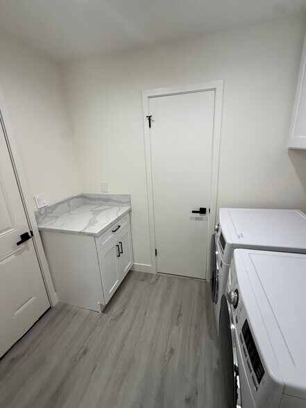 Building Photo - 6650 Sale Ave