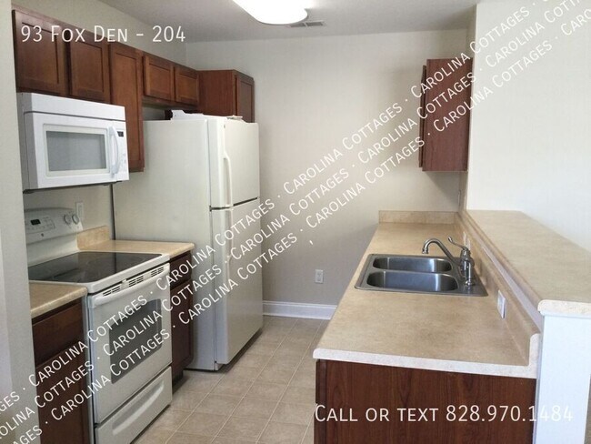 Building Photo - 93 Foxden Dr