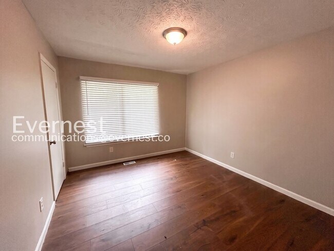 Building Photo - 5 Bed, 3 Bath Home with Garage / Pet-Friendly / Vouchers Accepted / Available Now!