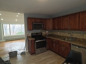 Building Photo - 25 Laurel Trl