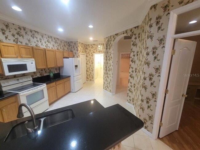 Building Photo - 4665 Whispering Oaks Dr