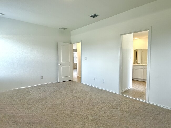 Building Photo - 273 Sormonne Lp