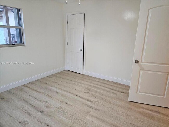 Building Photo - 2 bedroom in Hollywood FL 33021