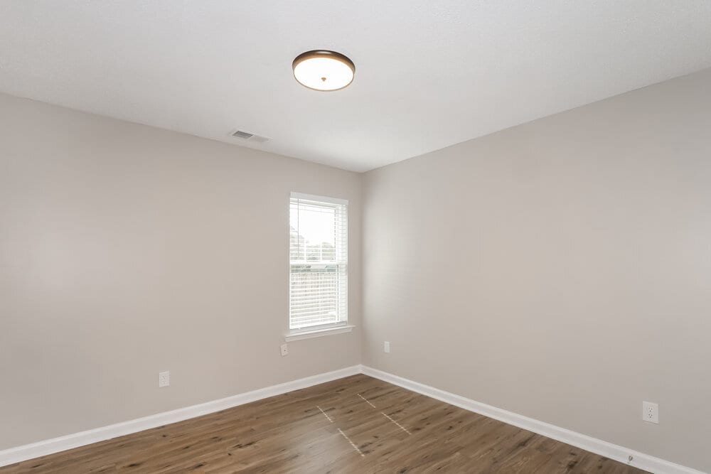 Building Photo - 1083 Red Fern Cir E
