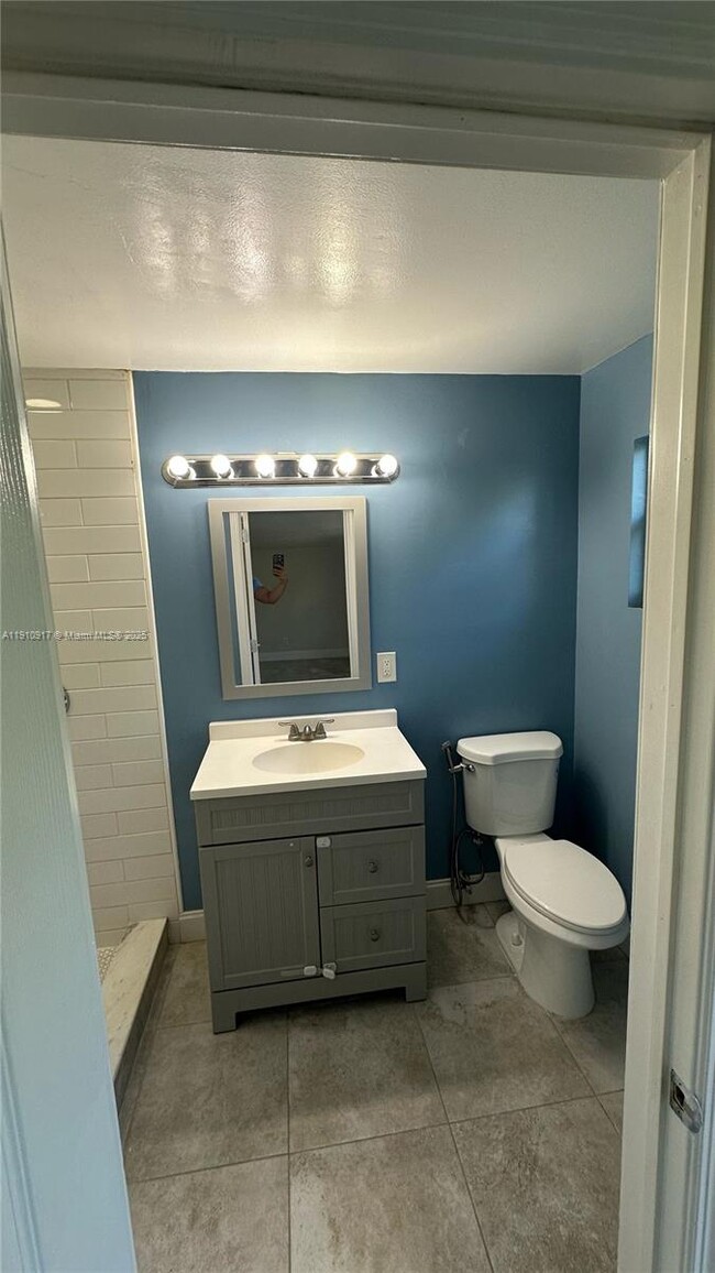 Building Photo - 408 S 9th St