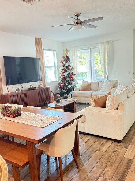 Primary Photo - 15379 Shonan Gold Dr