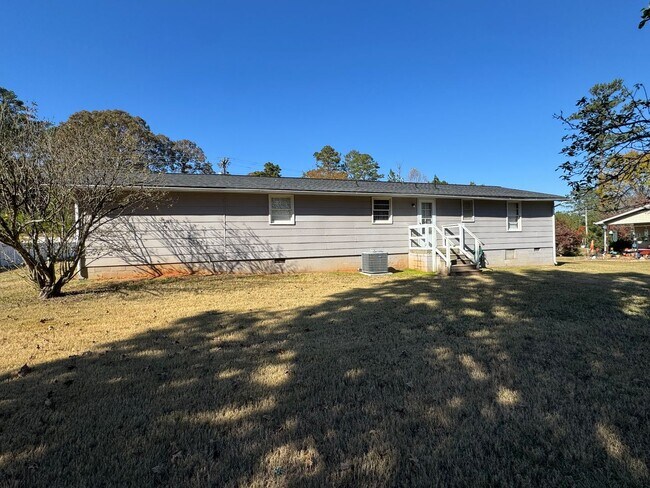 Building Photo - Spacious Covington 3 bed 2 bath Home!